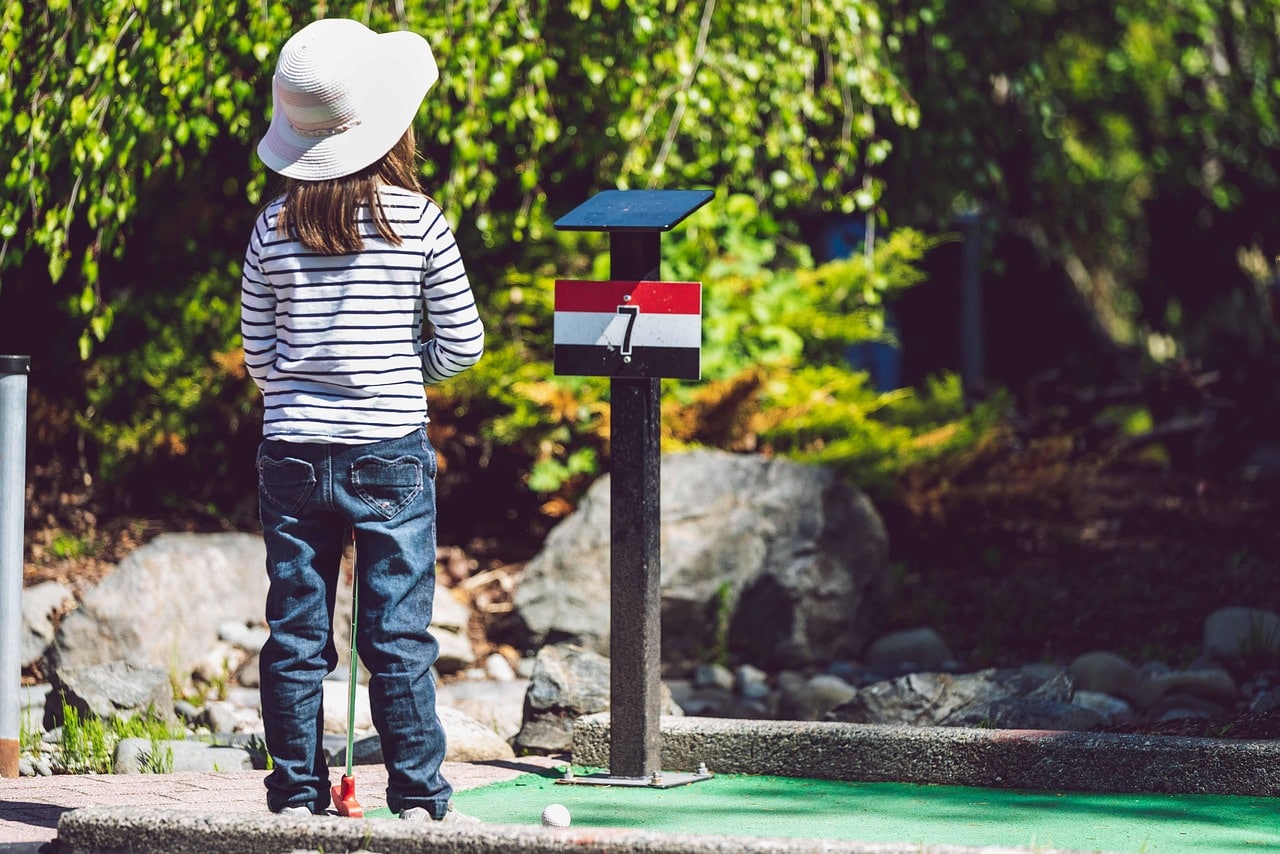 girl playing putt putt 